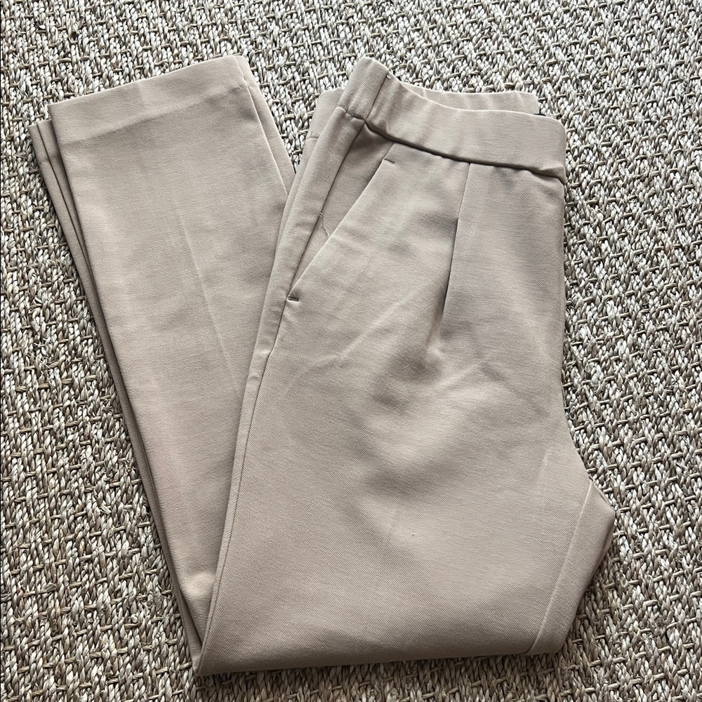Ann Taylor elastic waist pull on pant. So chic! Sz S